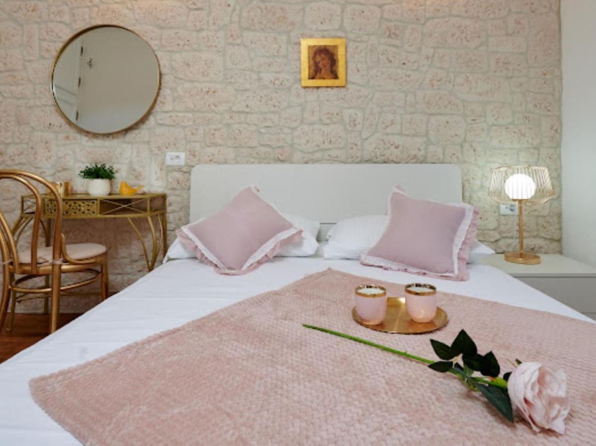 Guesthouse Ana Trogir Old Town מראה חיצוני תמונה