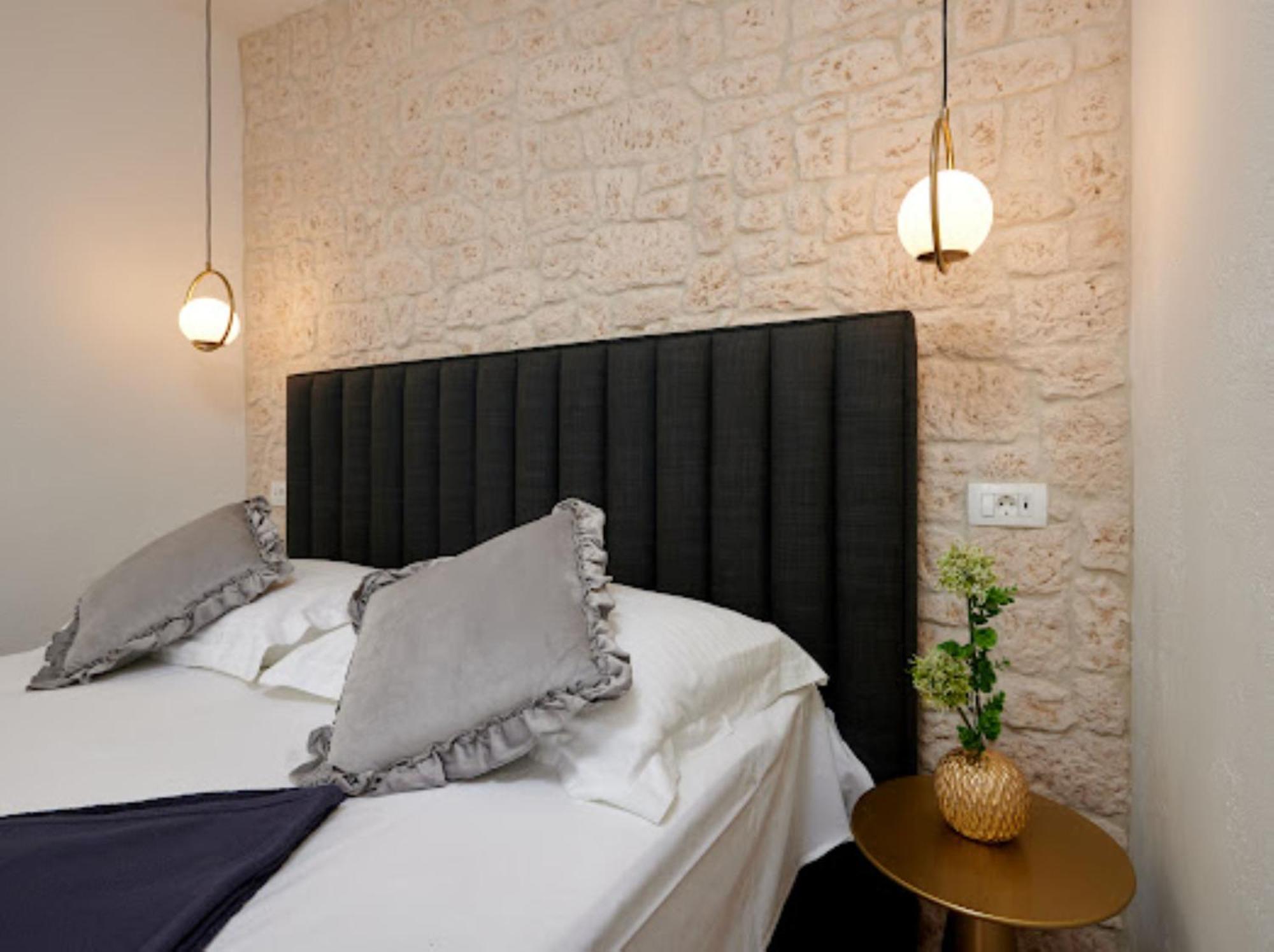 Guesthouse Ana Trogir Old Town מראה חיצוני תמונה