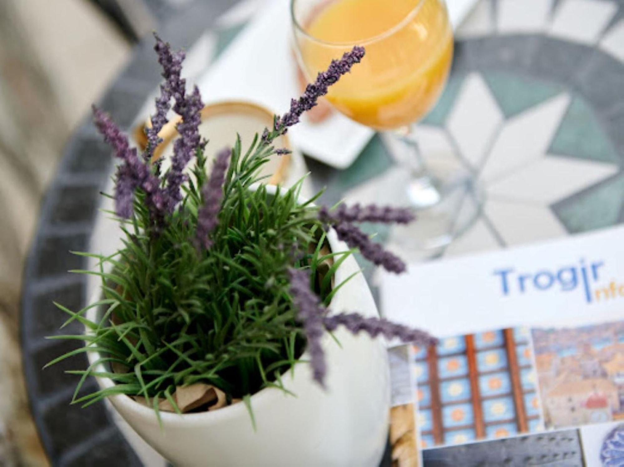 Guesthouse Ana Trogir Old Town מראה חיצוני תמונה